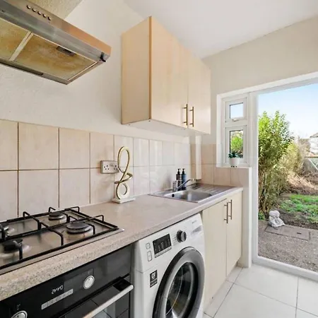 Superb Private Perivale