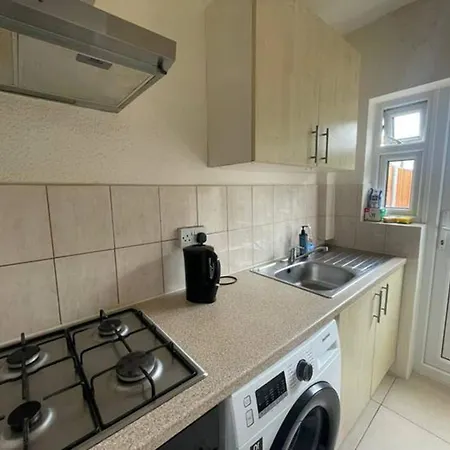 Superb Private * Perivale