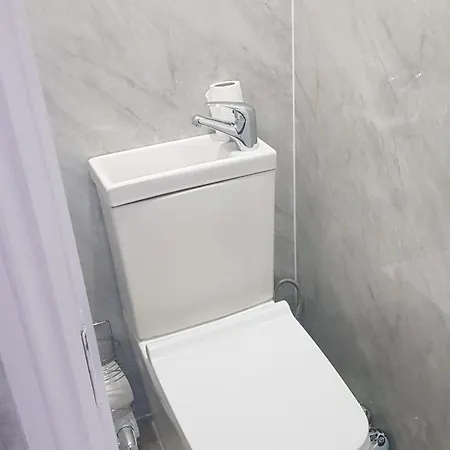 Cosy One Bedroom Flat In Apartment