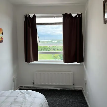 Cosy 2 Bedroom Flat With Balcony Apartment *