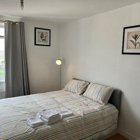 Apartment Cosy 2 Bedroom Flat With Balcony