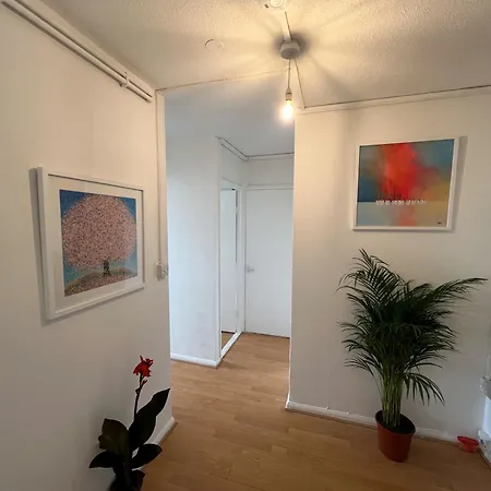 Cosy 2 Bedroom Flat With Balcony * Abbey Wood