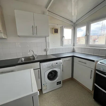 Cosy 2 Bedroom Flat With Balcony * Abbey Wood
