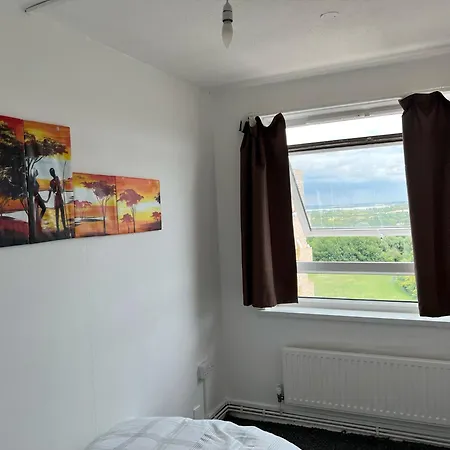Cosy 2 Bedroom Flat With Balcony Apartment