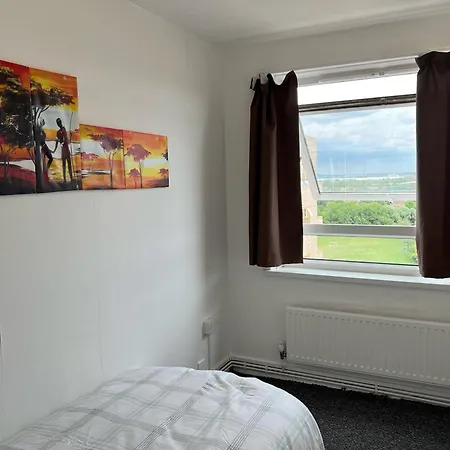 Cosy 2 Bedroom Flat With Balcony Apartment