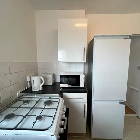 Cosy 2 Bedroom Flat With Balcony * Abbey Wood
