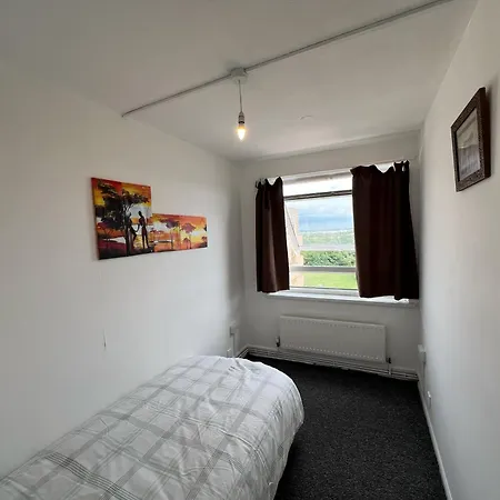 Cosy 2 Bedroom Flat With Balcony Apartment