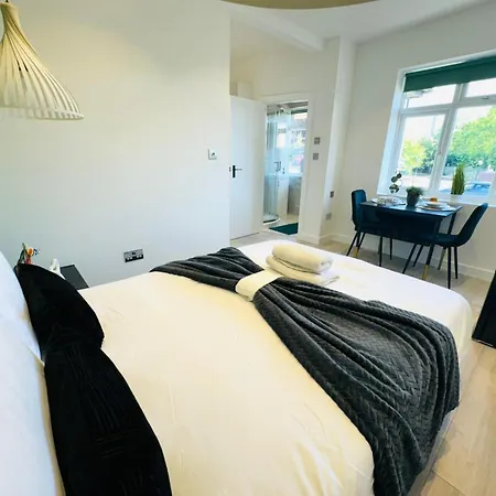 Guest house Center Next To Westfield Shopping & Attractions