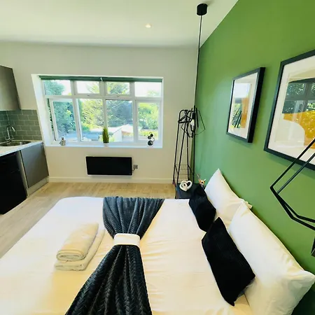 Center Next To Westfield Shopping & Attractions Guest house *