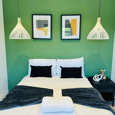 Center Next To Westfield Shopping & Attractions Guest house London