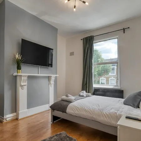 4 Bedroom Dalston Apartment *
