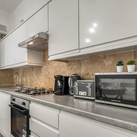 4 Bedroom Dalston *