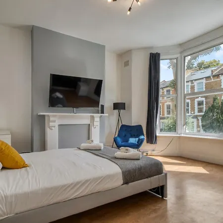 4 Bedroom Dalston Apartment *
