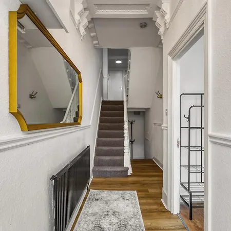 4 Bedroom Dalston Apartment London