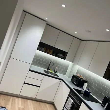 Female Only Spare With Gym & Access Homestay Edgware