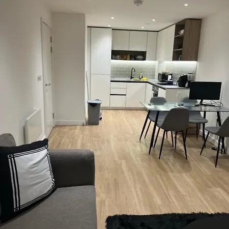 Homestay Female Only Spare With Gym & Access
