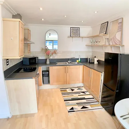 Apartment Modern 2 Bed 2 Bath Opp Tube Station *