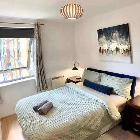 Modern 2 Bed 2 Bath Opp Tube Station *
