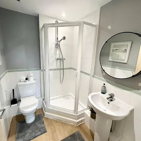 Apartment Modern 2 Bed 2 Bath Opp Tube Station *
