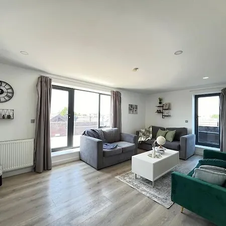 O2 Skyview Penthouse Apartment *