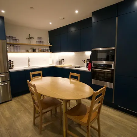Luxury Surrey Quays *
