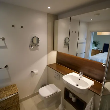 Luxury Surrey Quays London