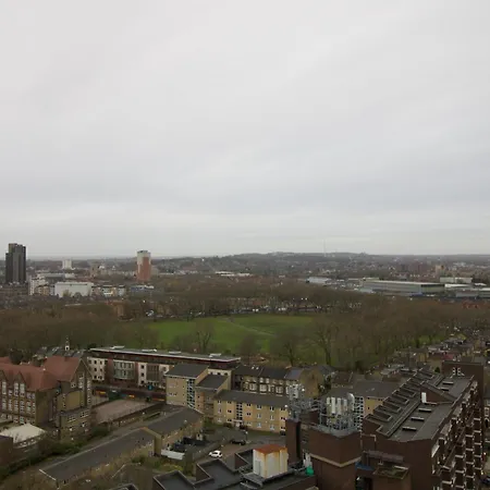 Luxury Surrey Quays Apartment London