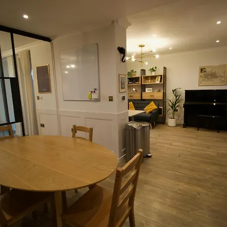 Luxury Surrey Quays