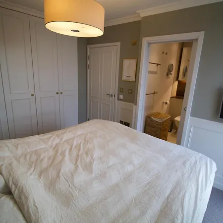 Luxury Surrey Quays London