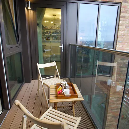 Luxury Surrey Quays *