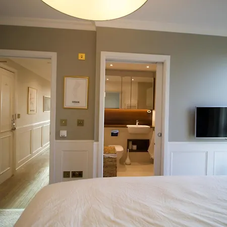 Luxury Surrey Quays Apartment