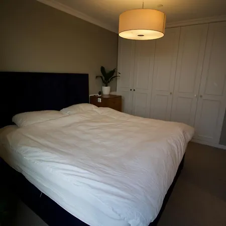 Luxury Surrey Quays Apartment London