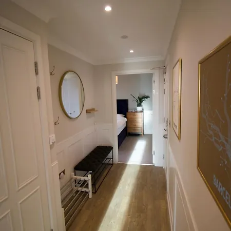 Luxury Surrey Quays Apartment