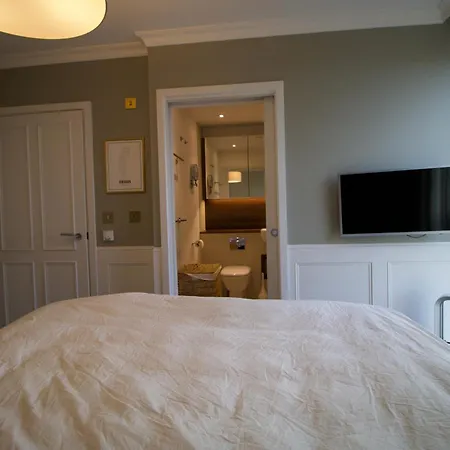 Luxury Surrey Quays Apartment *