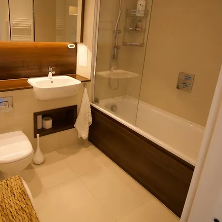 Luxury Surrey Quays *