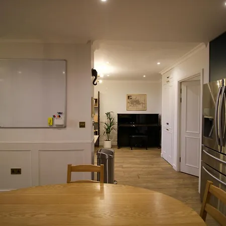 Luxury Surrey Quays London