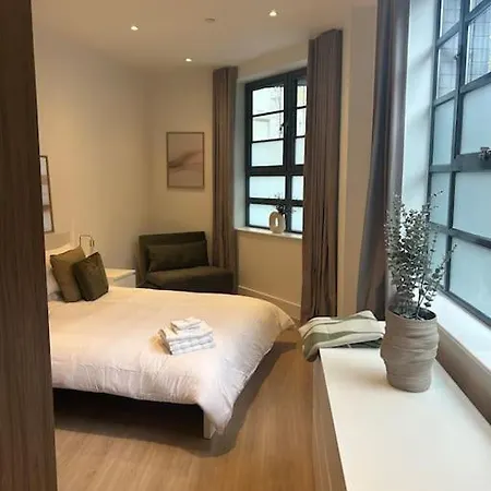 Stylish Spacious Studio, London- Zone 1 *
