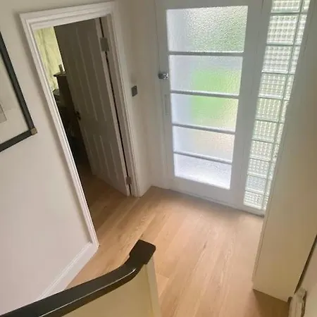Entire Fully Renovated House In Chiswick W4 *