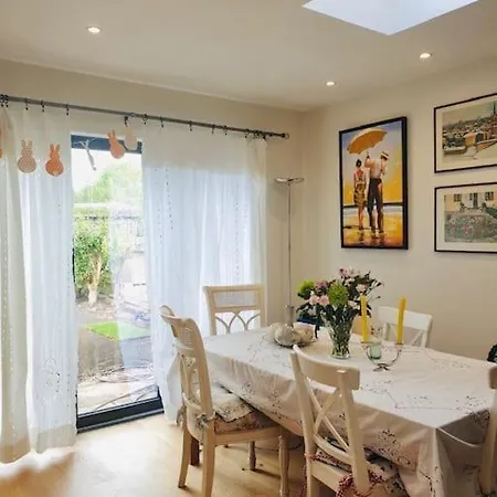 Holiday home Entire Fully Renovated House In Chiswick W4 London