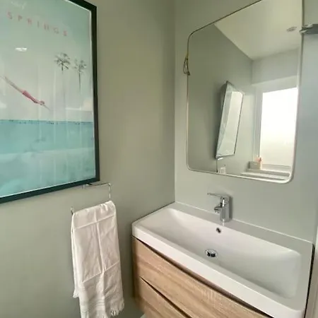 Entire Fully Renovated House In Chiswick W4