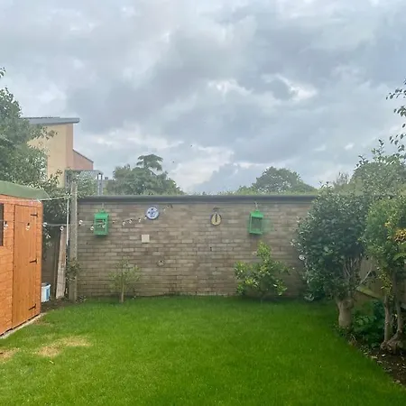 Entire Fully Renovated House In Chiswick W4 Holiday home *