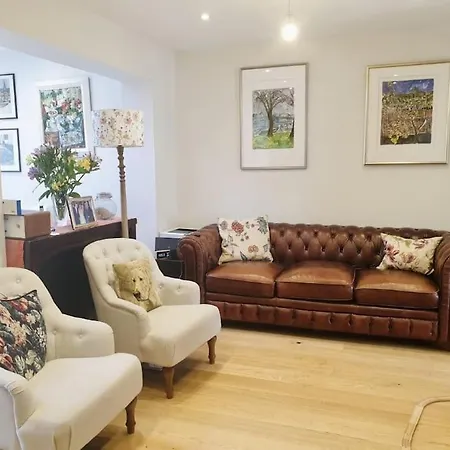 Entire Fully Renovated House In Chiswick W4