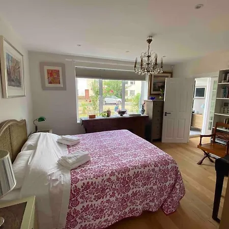 Entire Fully Renovated House In Chiswick W4 Holiday home London
