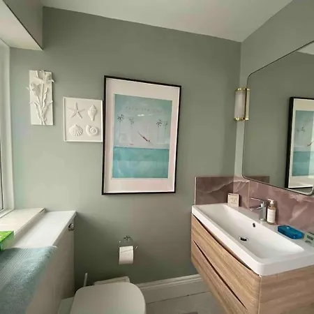 Holiday home Entire Fully Renovated House In Chiswick W4 *
