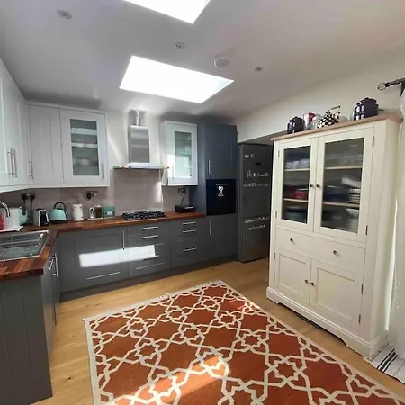 Entire Fully Renovated House In Chiswick W4 Holiday home London