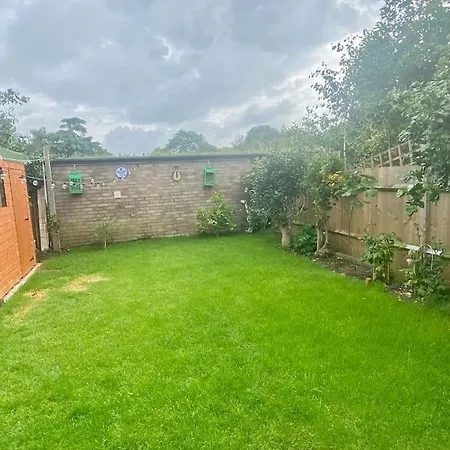 Holiday home Entire Fully Renovated House In Chiswick W4 London