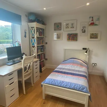 Entire Fully Renovated House In Chiswick W4 *