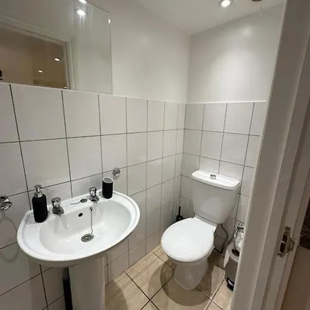 Apartment One Bedroom Flat Near Tube And Wembley Stadium