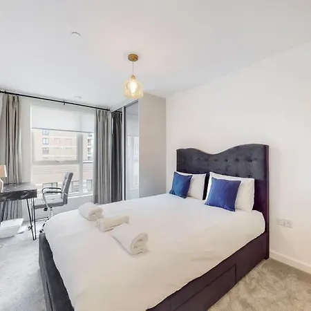 Modernistic 2 Bed - 2 Bath Flat Near *