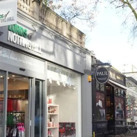 Holland Park 2 Bed Flat By Basetogo Apartment